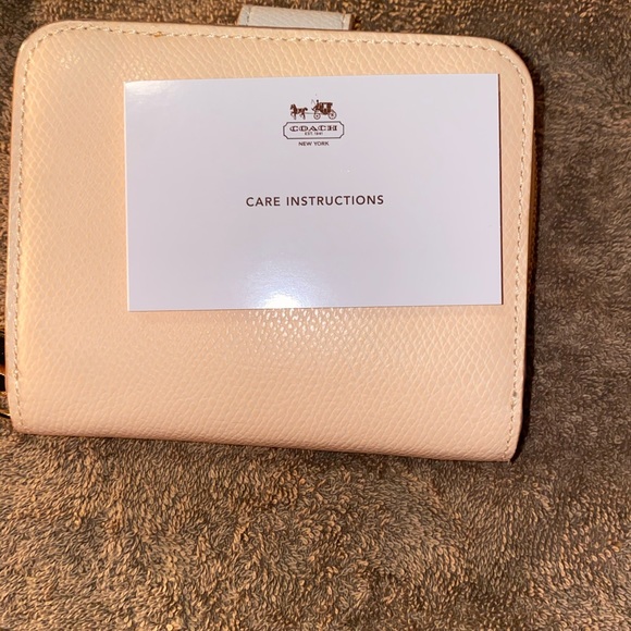 Coach pink and white wallet - Picture 3 of 4